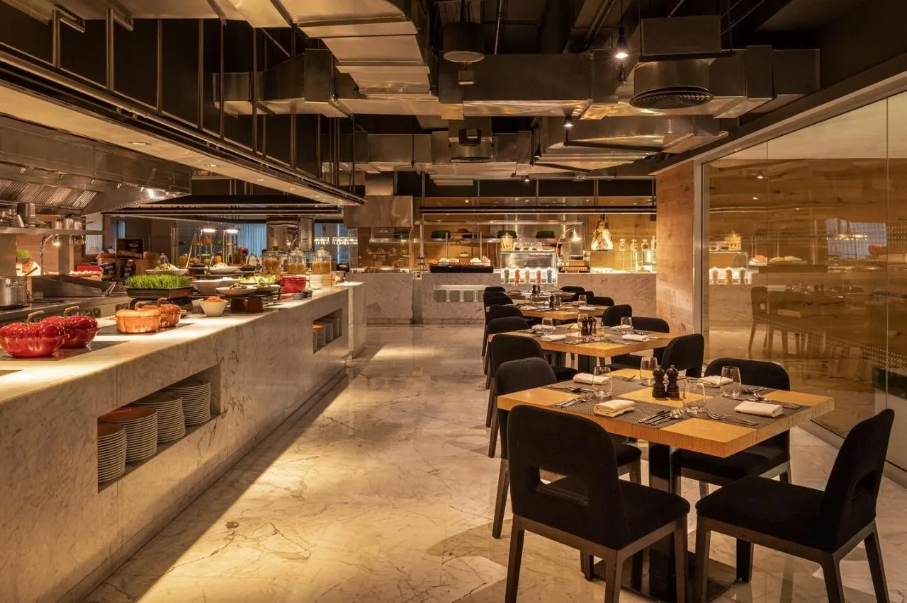 Sheraton Grand Hotel Dubai — SHERATON GRAND HOTEL DUBAI