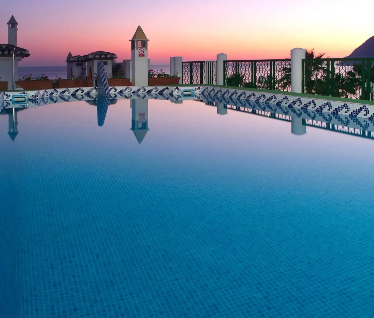 Sol Los Fenicios — SOL LOS FENICIOS