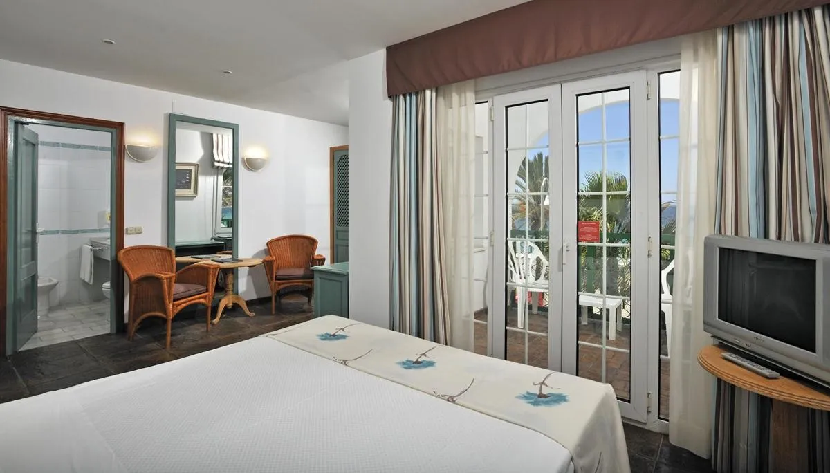 Sol Los Fenicios — SOL LOS FENICIOS