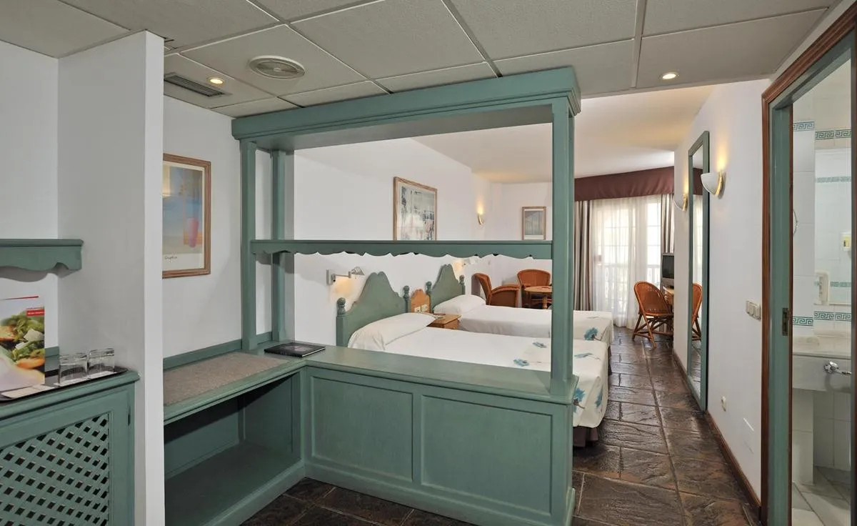 Sol Los Fenicios — SOL LOS FENICIOS