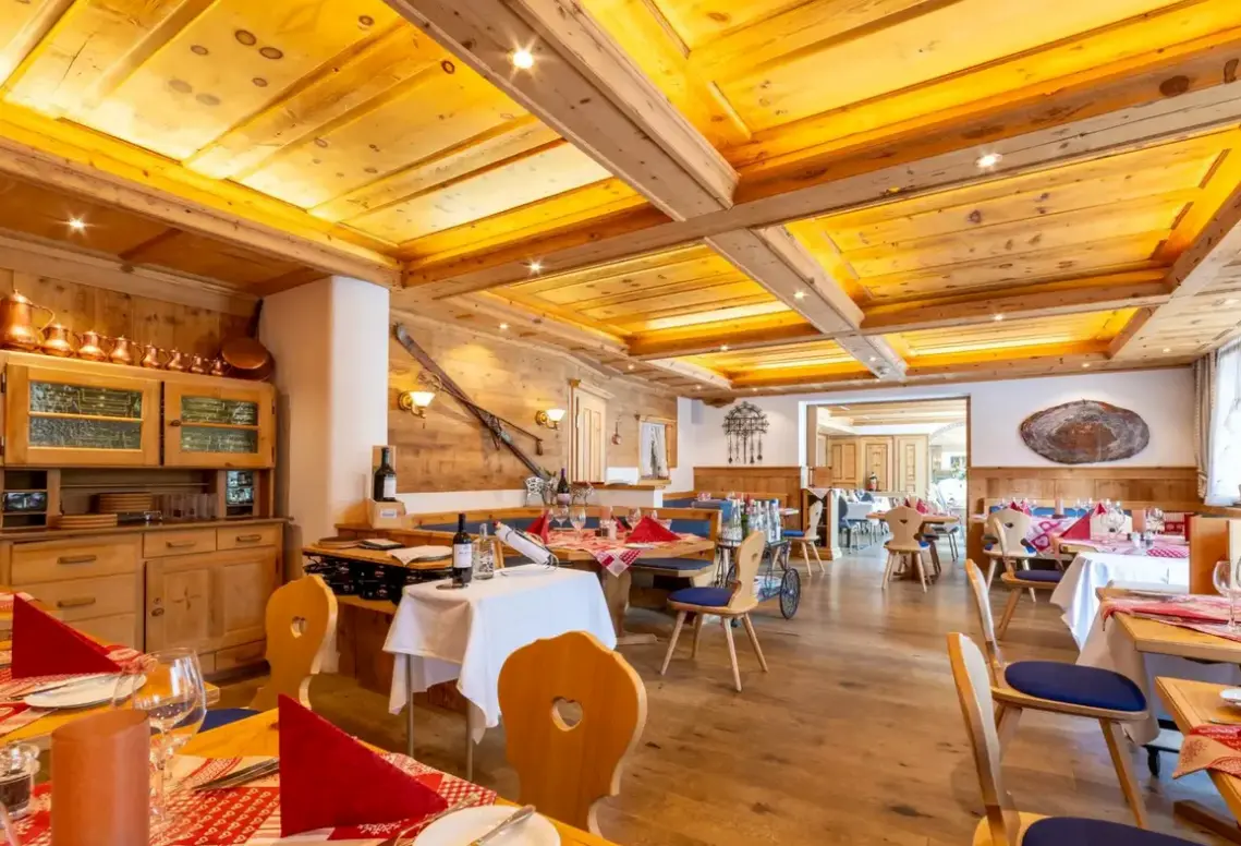 Restauracja i jedzenie w hotelu Turmhotel Victoria