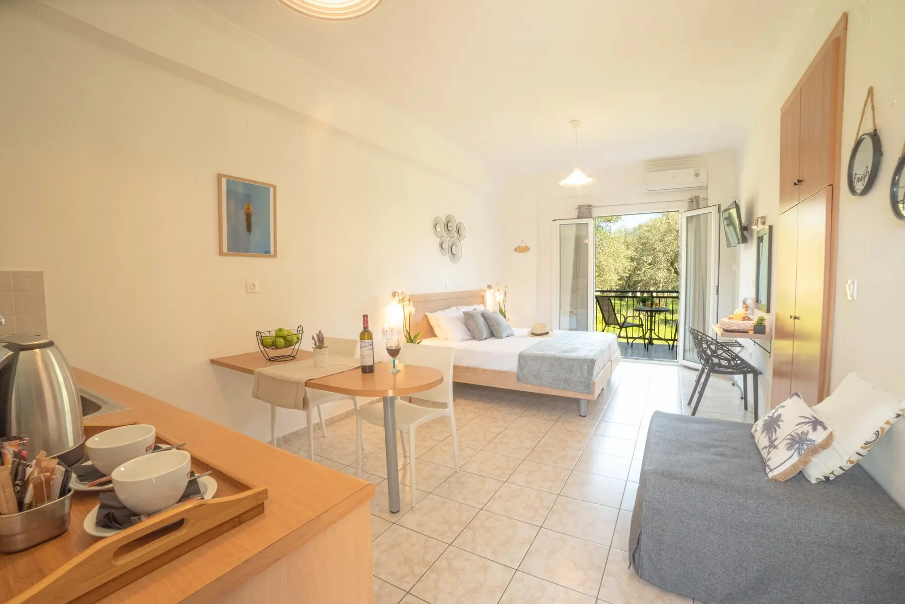 Yianetta Hotel Apartments — YIANETTA HOTEL APARTMENTS