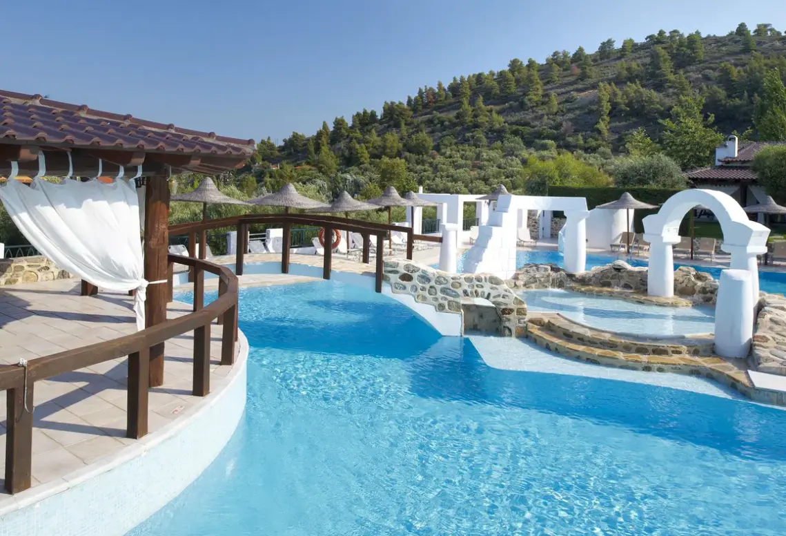 Basen w hotelu Acrotel Athena Pallas