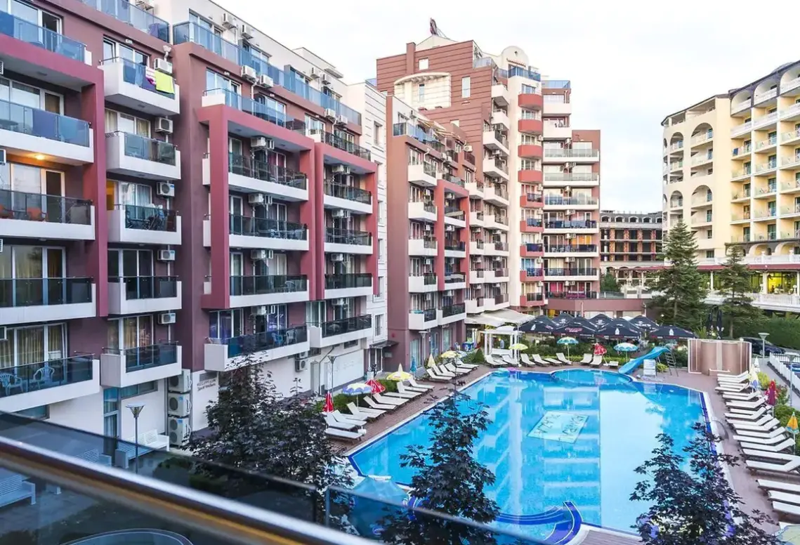 Basen w hotelu Admiral Plaza