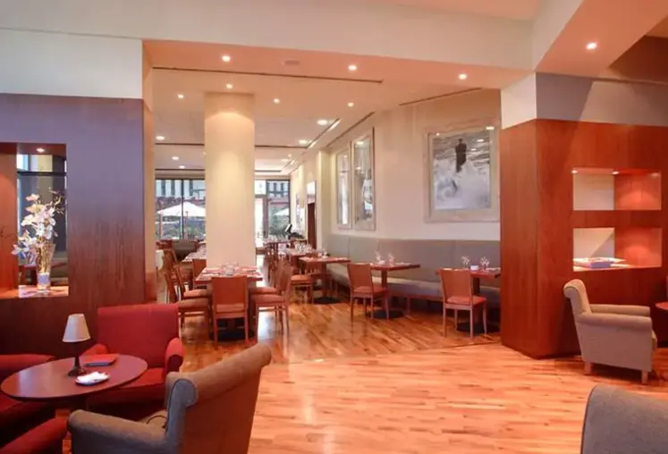 Restauracja i jedzenie w hotelu Amura Alcobendas