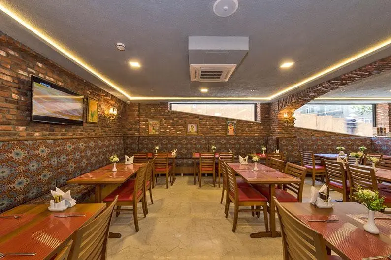 Restauracja i jedzenie w hotelu Aprilis Gold Hotel