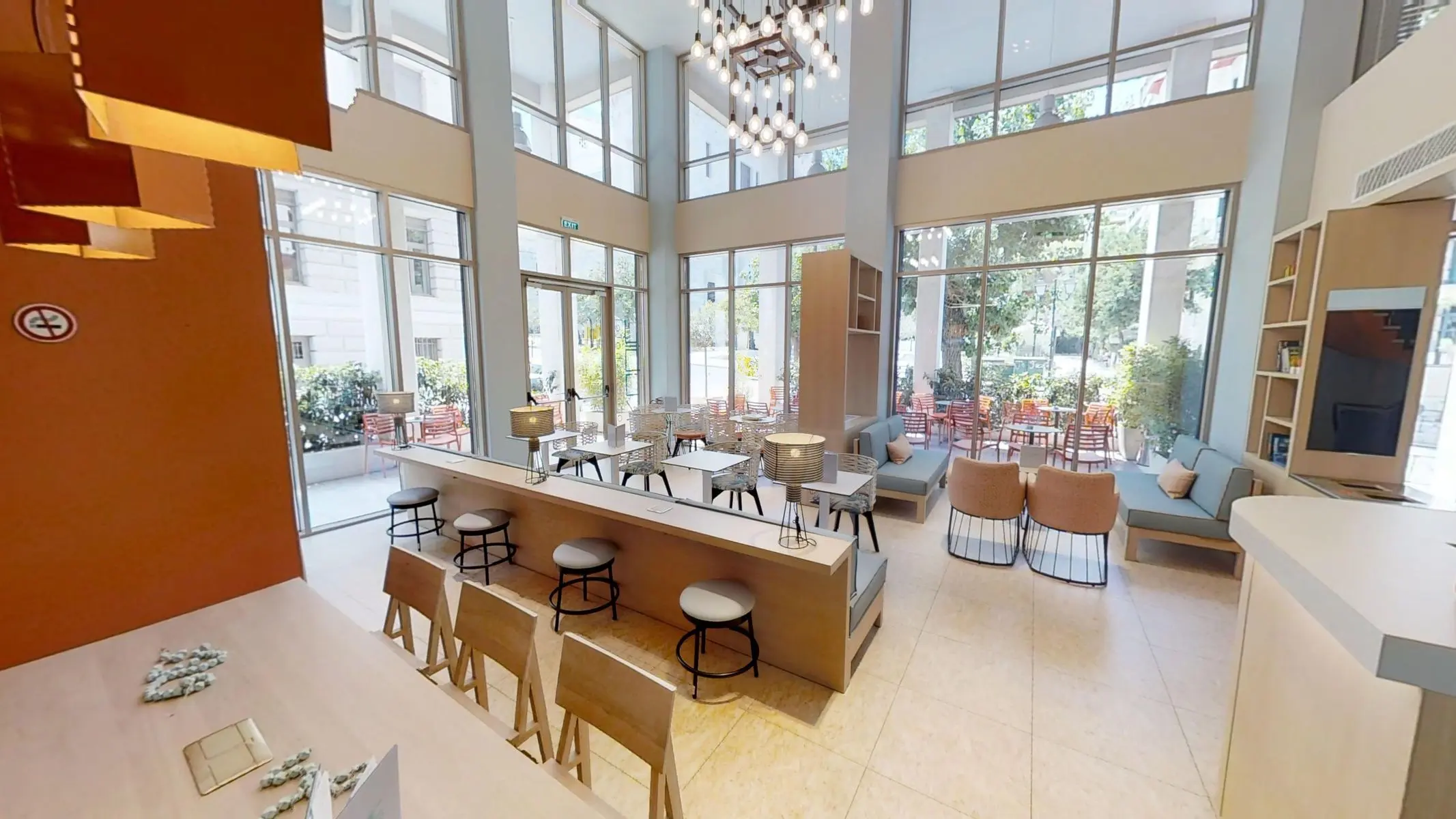 Restauracja i jedzenie w hotelu Brown Kubic, a member of Brown Hotels
