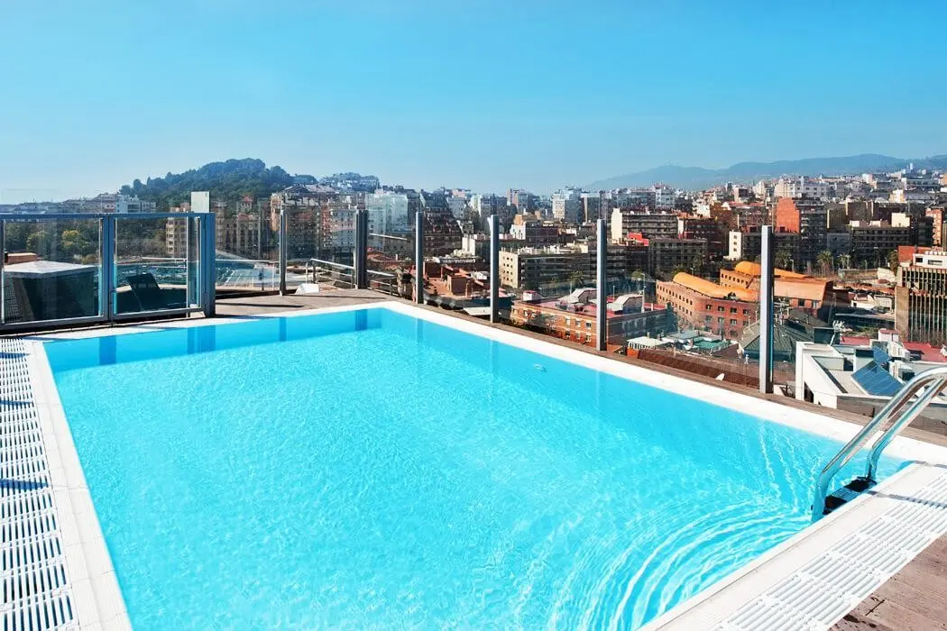 Restauracja i jedzenie w hotelu Catalonia Park Güell