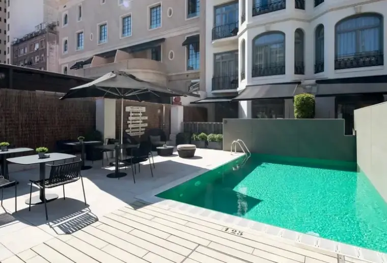 Basen w hotelu Catalonia Passeig de Gracia
