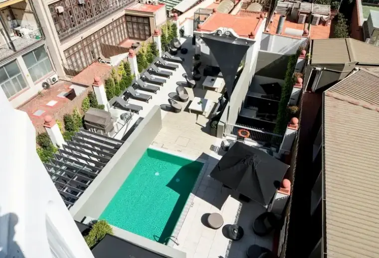 Basen w hotelu Catalonia Passeig de Gracia