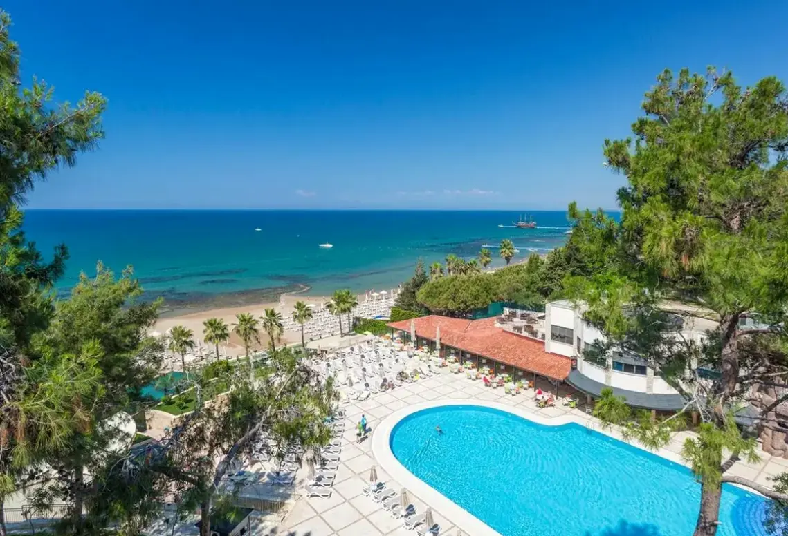 Plaża przy hotelu Club Melas Prive