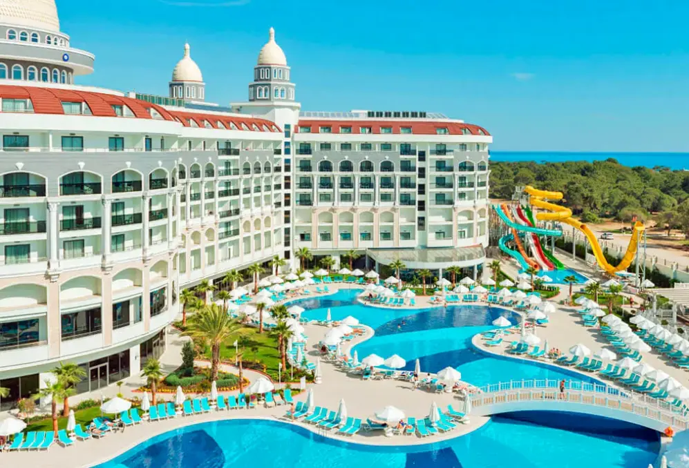 Basen w hotelu Diamond Premium Hotel & SPA