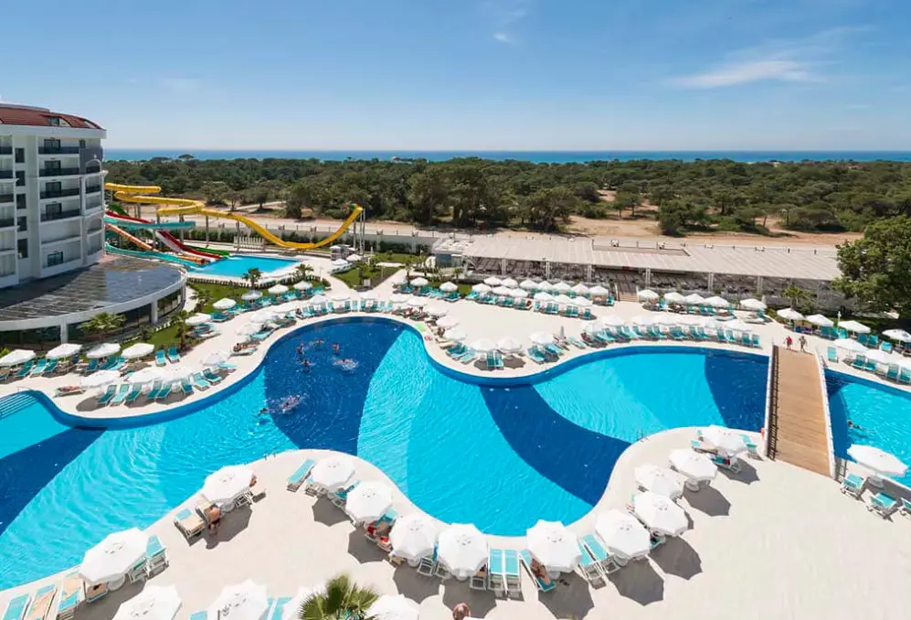 Basen w hotelu Diamond Premium Hotel & SPA