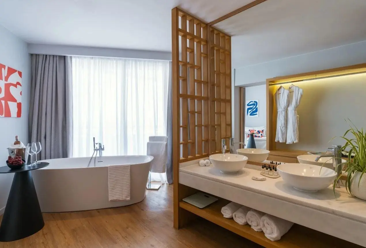 Łazienka w pokoju hotelu Domes Noruz Kassandra