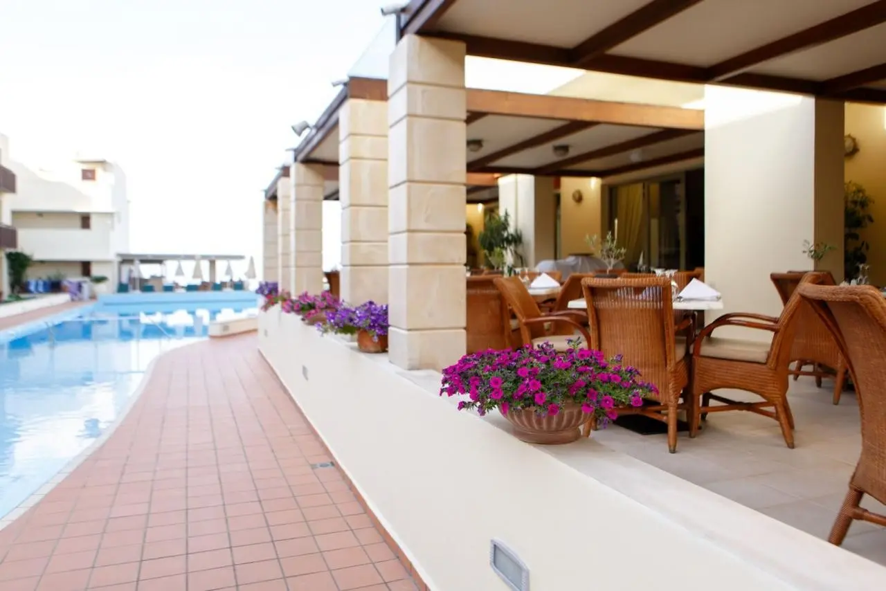 Restauracja i jedzenie w hotelu Giannoulis Santa Marina Plaza