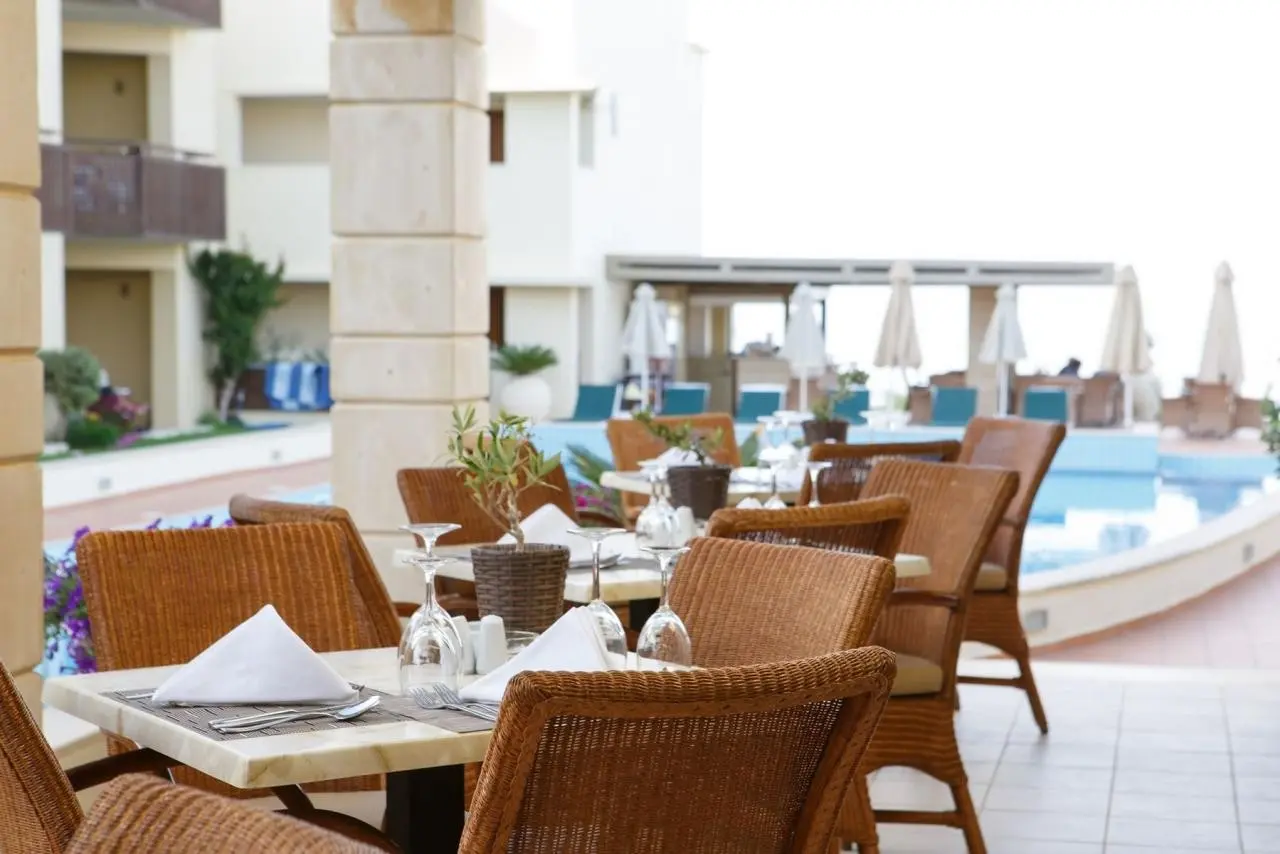 Restauracja i jedzenie w hotelu Giannoulis Santa Marina Plaza