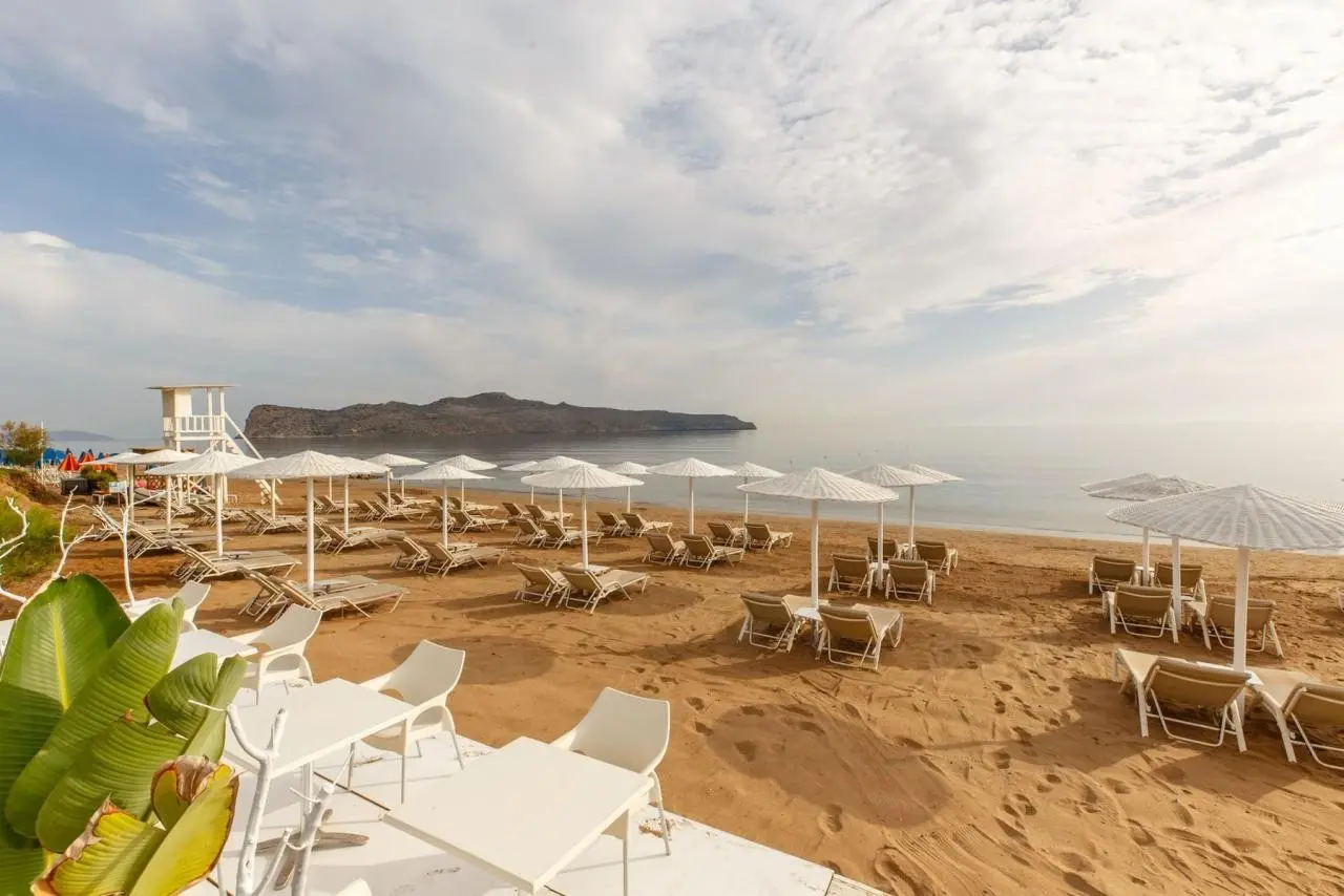 Plaża przy hotelu Giannoulis Santa Marina Plaza