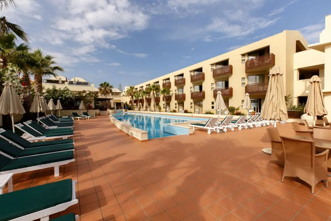 Basen w hotelu Giannoulis Santa Marina Plaza