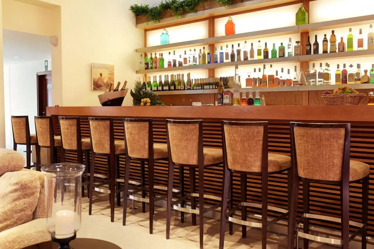 Restauracja i jedzenie w hotelu Giannoulis Santa Marina Plaza