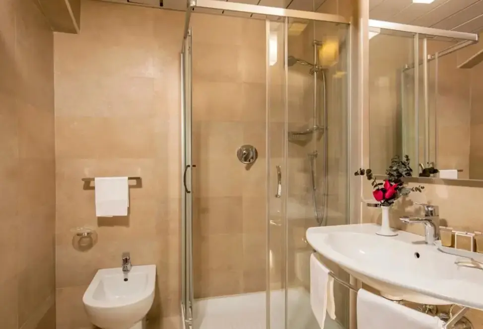 Łazienka w pokoju hotelu Grand Hotel Fleming