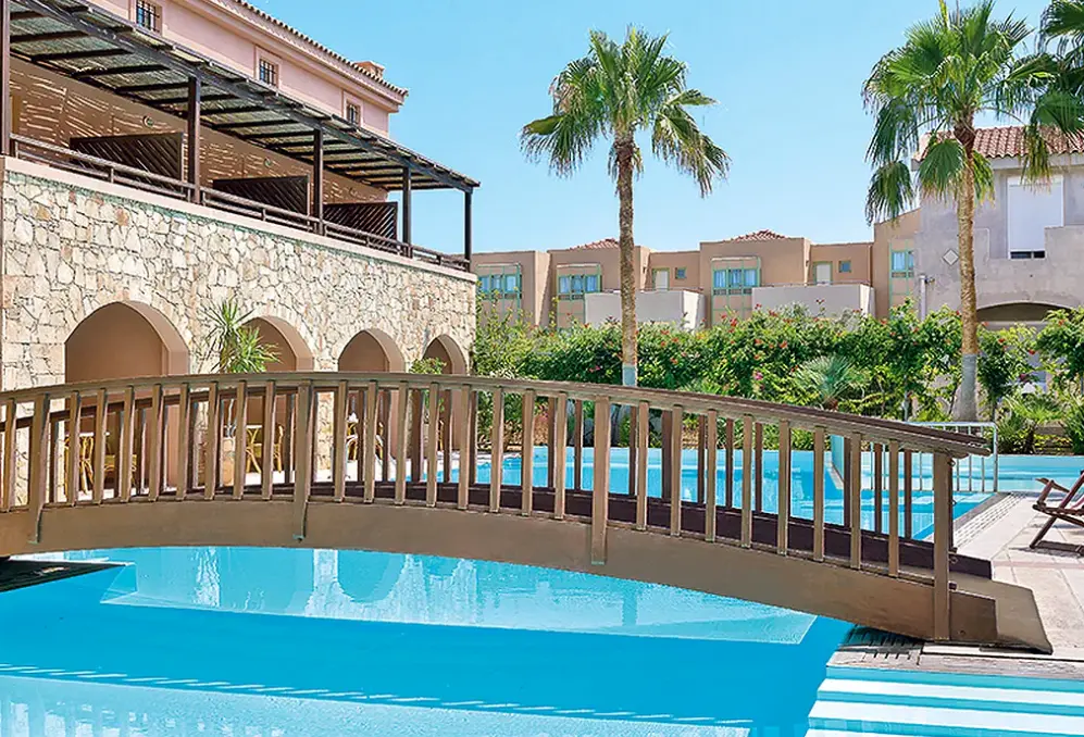 Basen w hotelu Grecotel Casa Adele