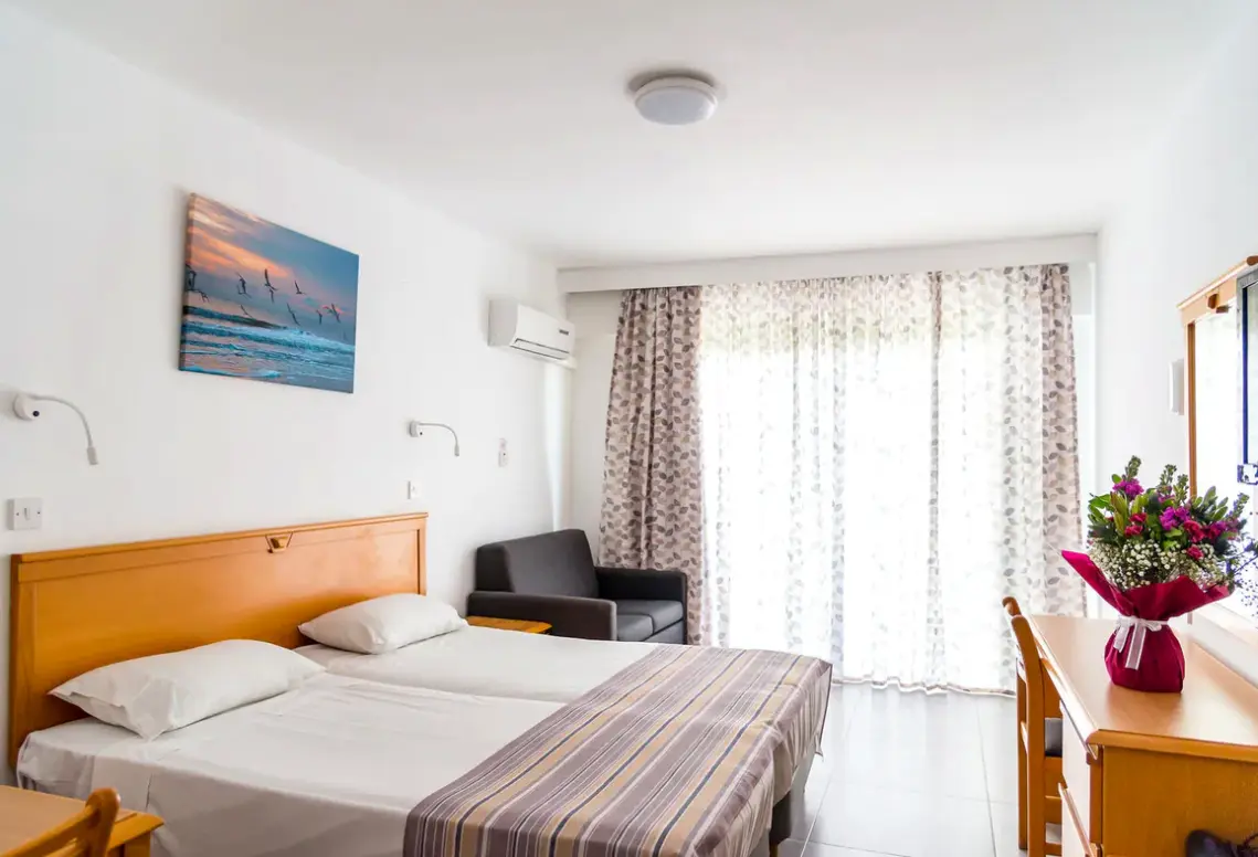 Pokój w hotelu Helios Bay Hotel Apartments