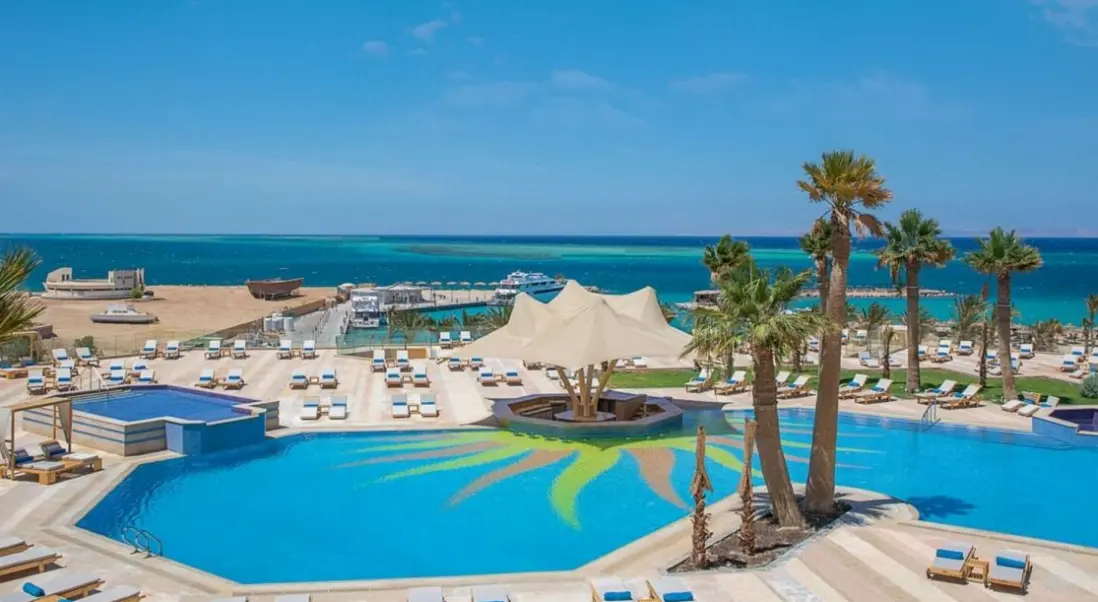 Basen w hotelu Hilton Plaza Hurghada