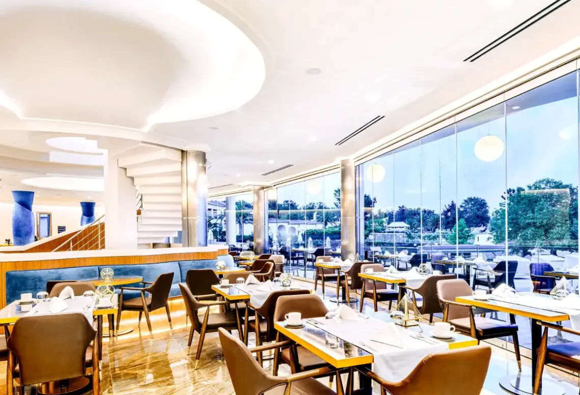 Restauracja i jedzenie w hotelu Hotel Alexandra Elegance