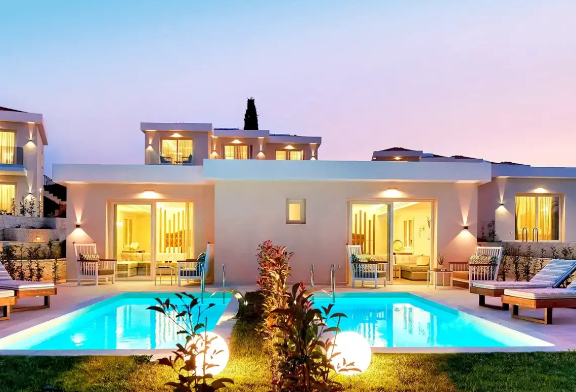 Basen w hotelu Hotel Alexandra Elegance