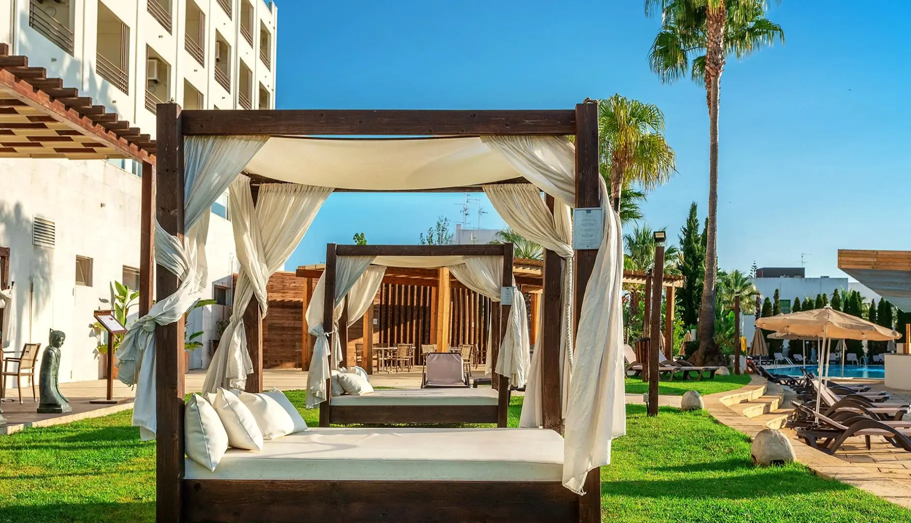 Basen w hotelu Hotel AP Maria Nova