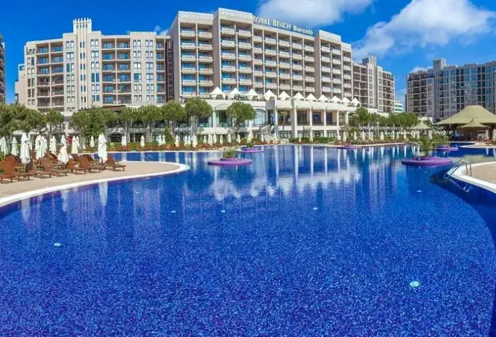 Basen w hotelu Hotel Barceló Royal Beach