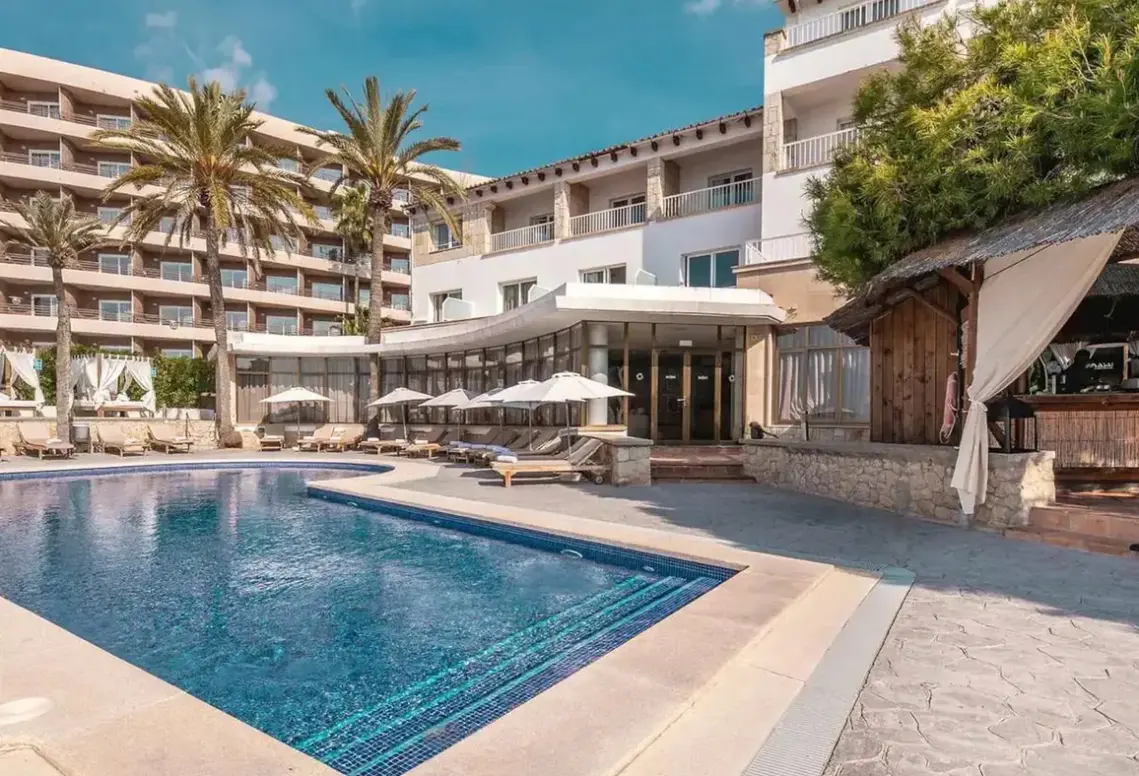 Basen w hotelu Hotel Be Live Adults Only La Cala Boutique