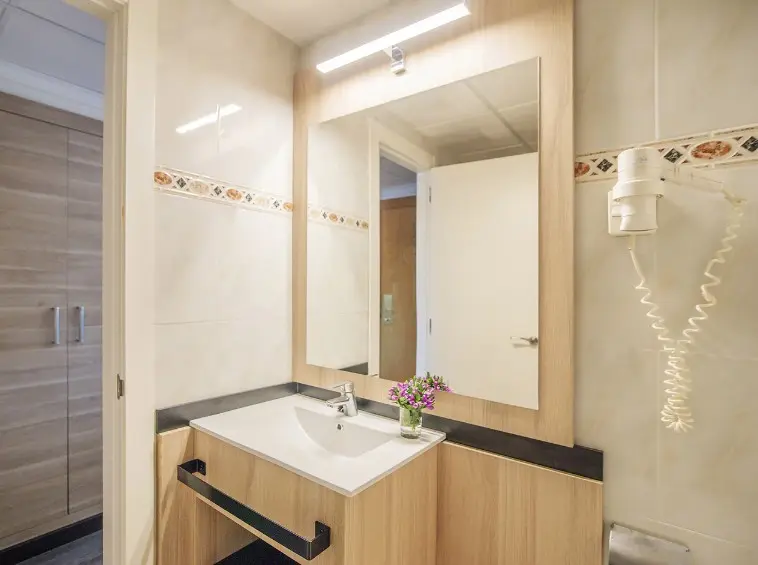 Hotel Benidorm East by Pierre & Vacances — PIERRE VACANCES BENIDORM EAST