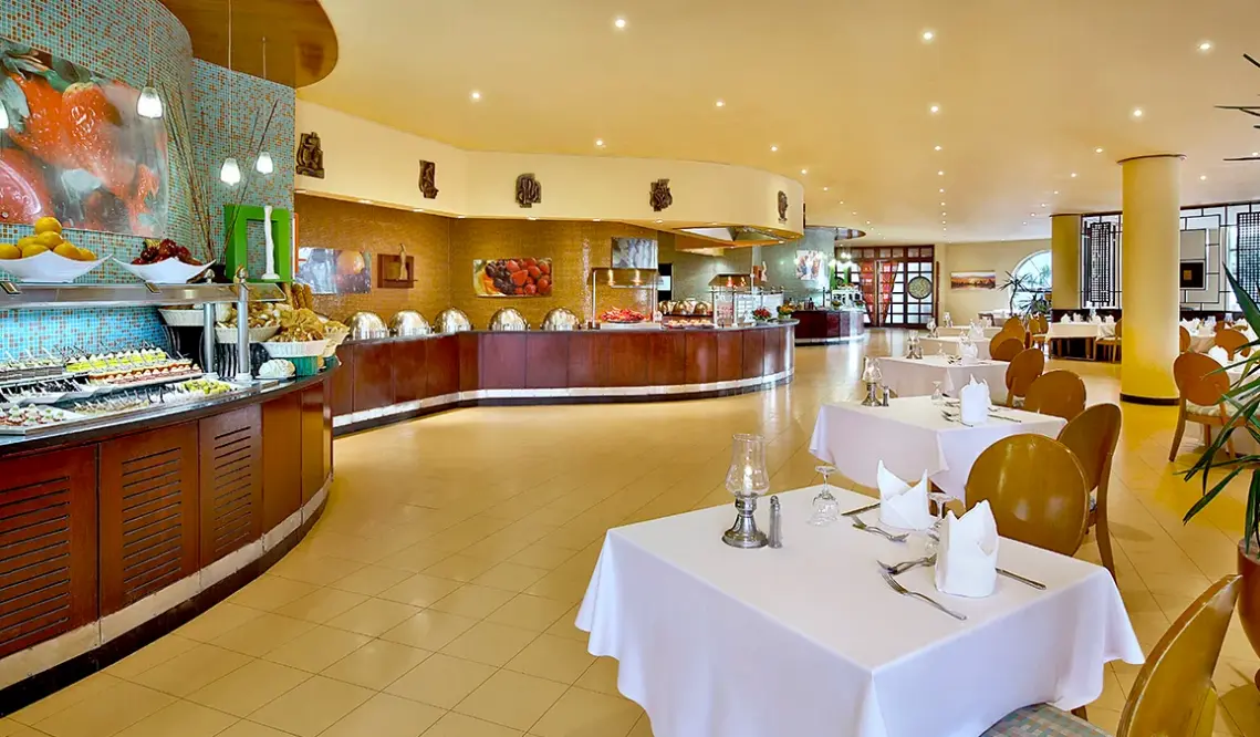 Restauracja i jedzenie w hotelu Hotel Double Tree By Hilton Sharks – Mountain Side