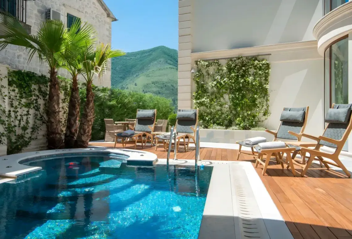 Basen w hotelu Hotel Forza Terra
