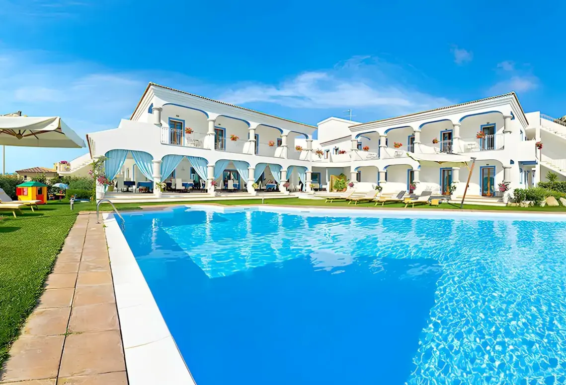 Basen w hotelu Hotel GH Diana