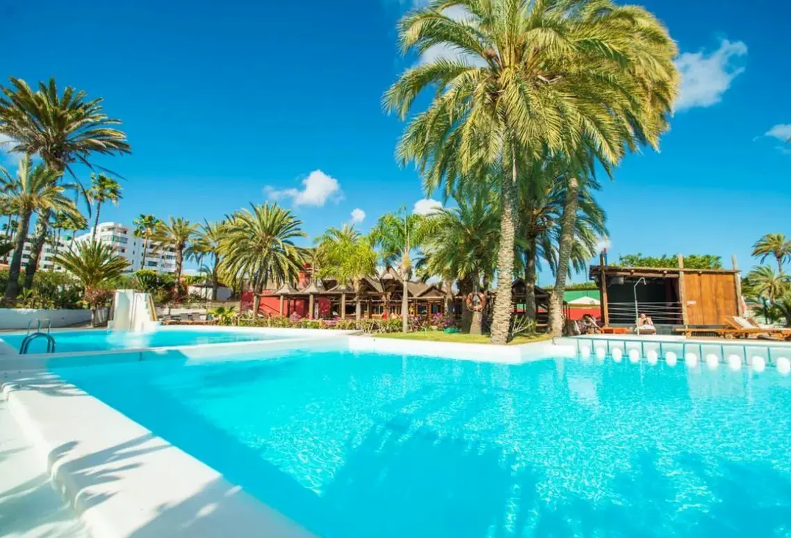 Basen w hotelu Hotel HL Miraflor Suites
