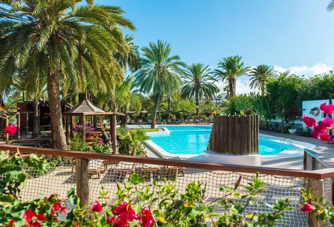 Basen w hotelu Hotel HL Miraflor Suites