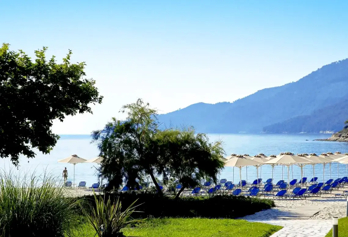 Plaża przy hotelu Hotel Makryammos Bungalows