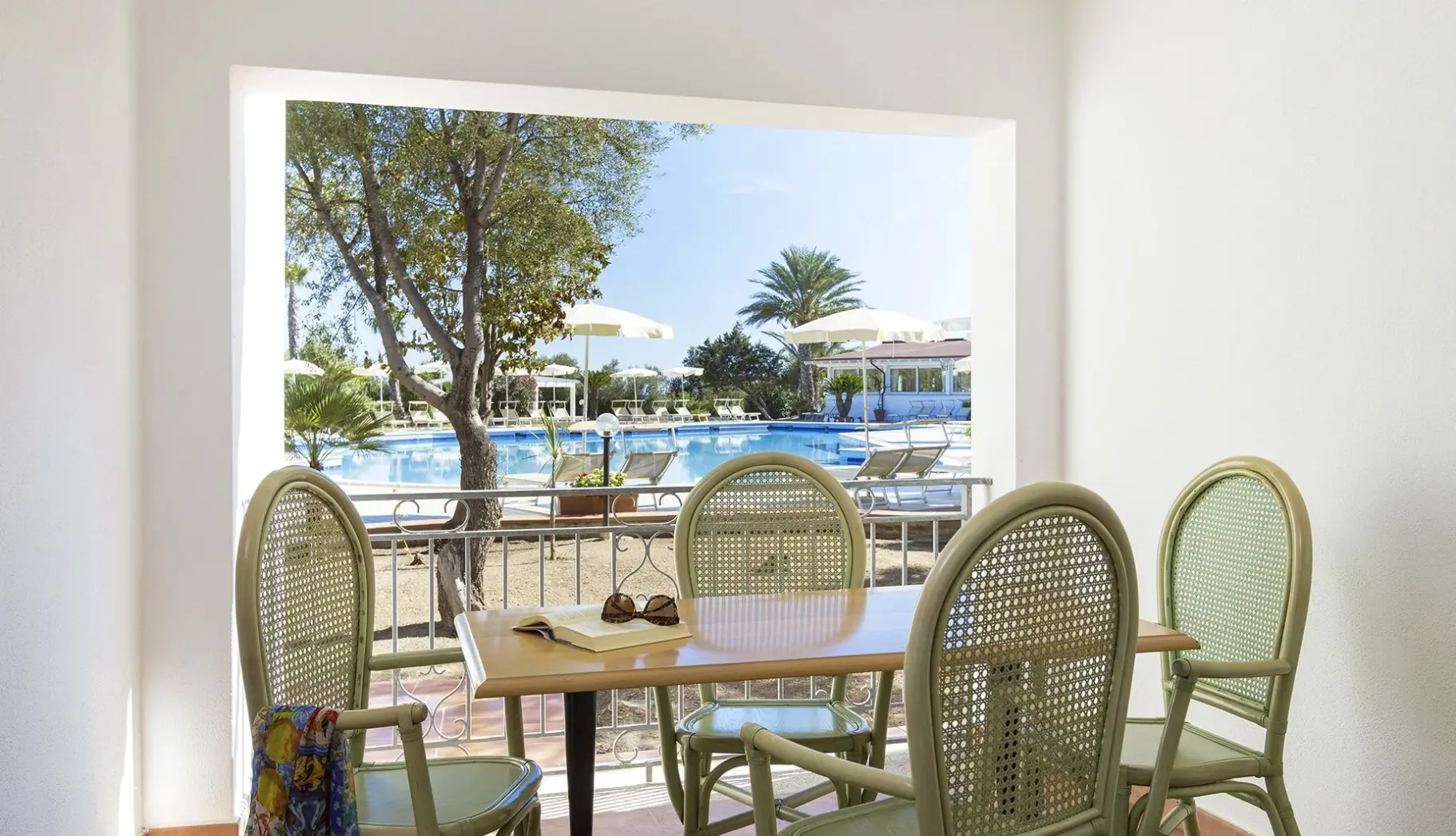 Basen w hotelu Hotel Nicolaus Club Quattro Lune Resort