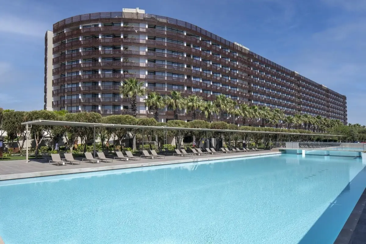 Basen w hotelu Hotel Nirvana Cosmopolitan