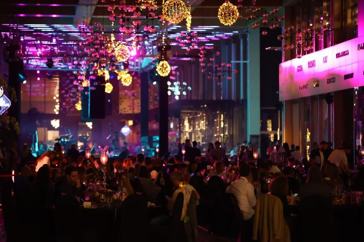 Restauracja i jedzenie w hotelu Hotel Nirvana Cosmopolitan