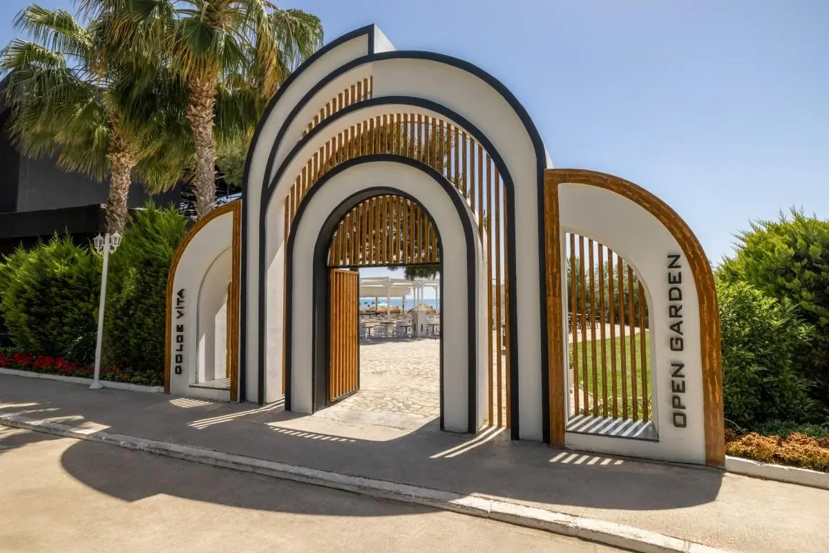 Hotel Nirvana Dolce Vita — NIRVANA DOLCE VITA