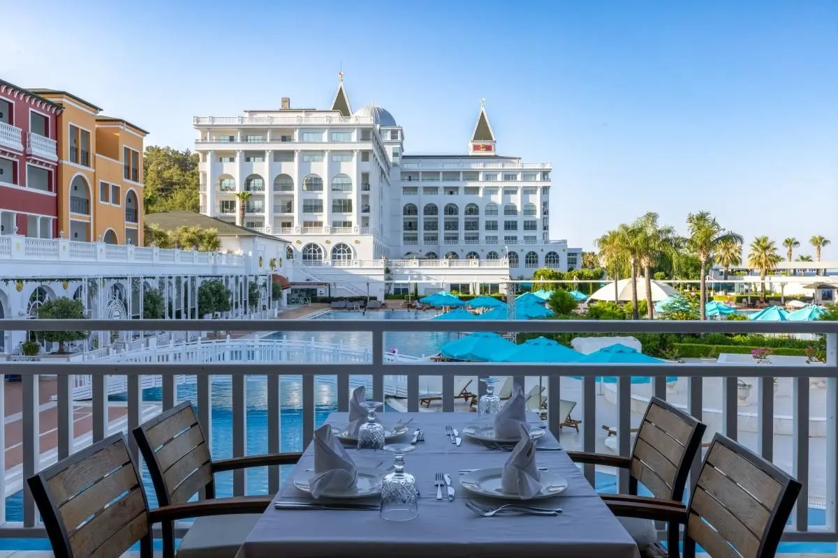 Hotel Nirvana Dolce Vita — NIRVANA DOLCE VITA