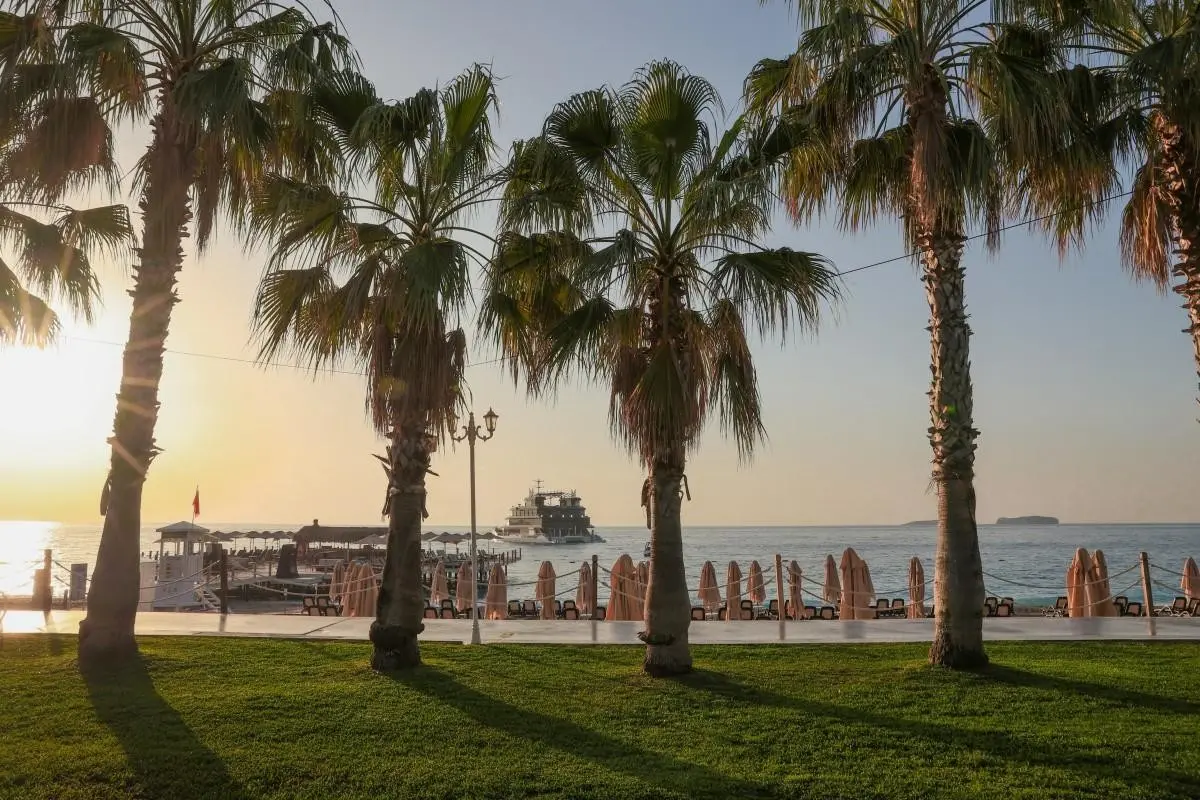 Hotel Nirvana Dolce Vita — NIRVANA DOLCE VITA