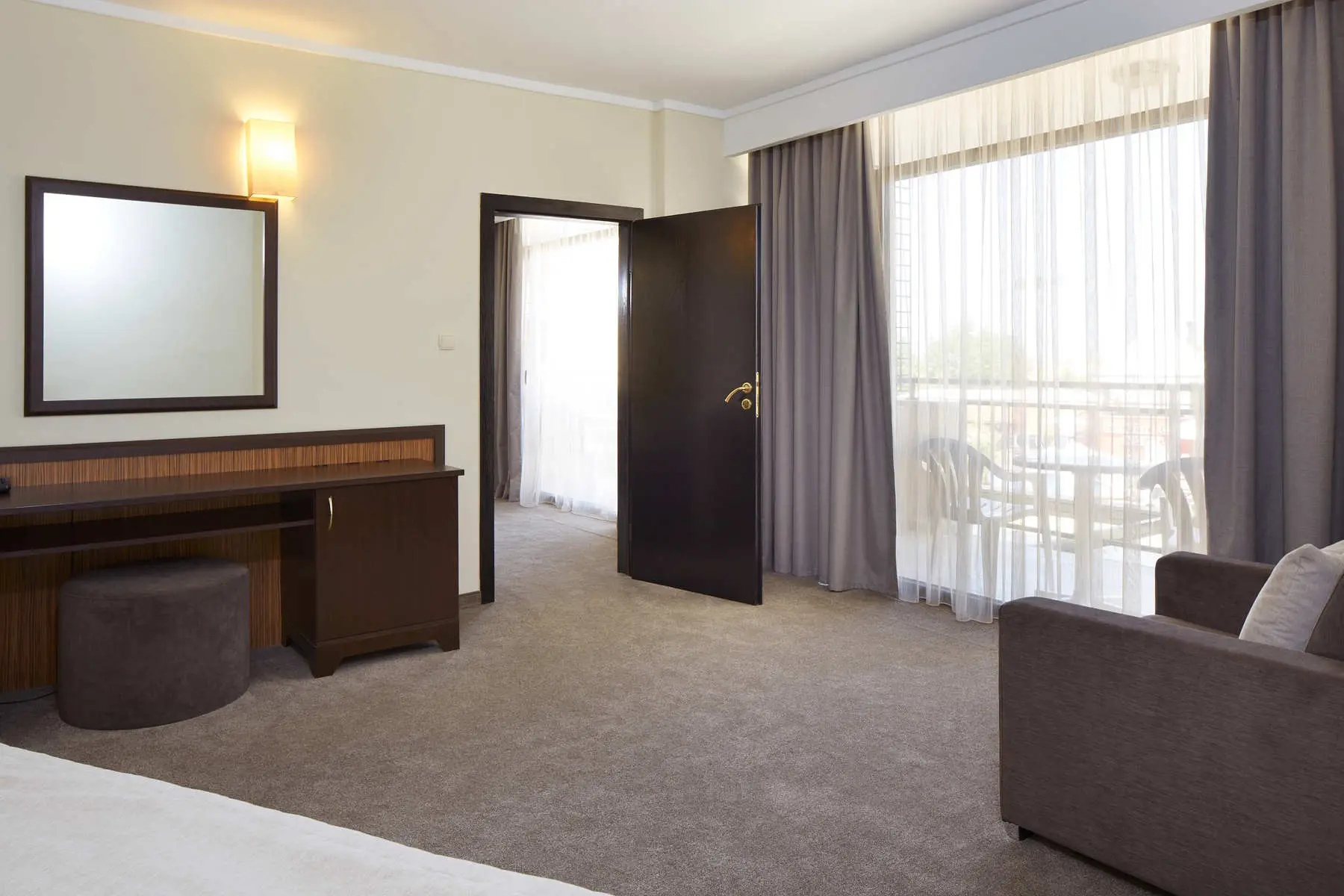 Hotel Nobel — NOBEL