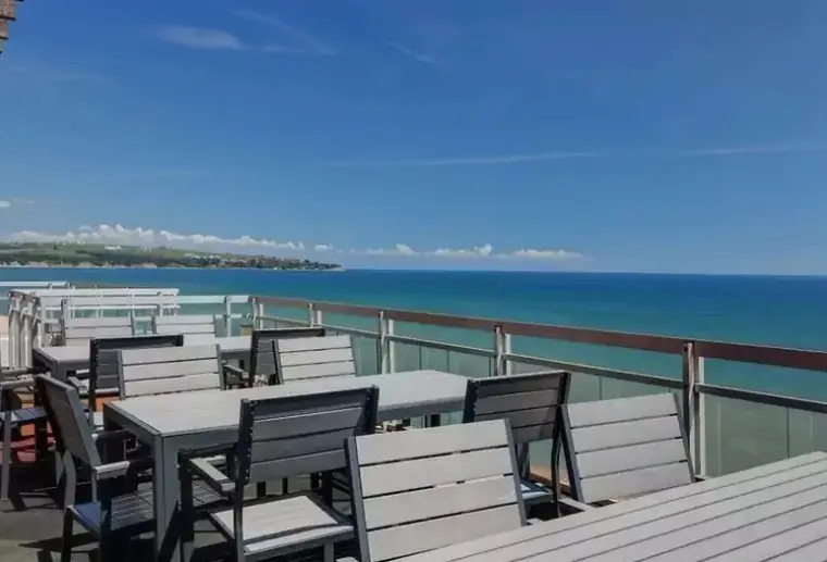 Restauracja i jedzenie w hotelu Hotel Paraiso Beach