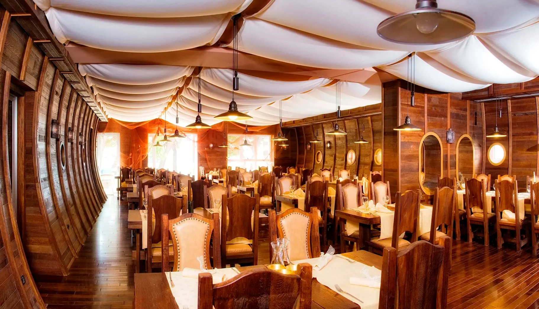 Restauracja i jedzenie w hotelu Hotel Plaža Omiš