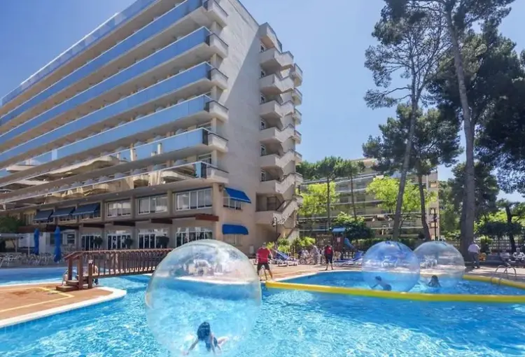 Basen w hotelu Hotel Ponient Marinada