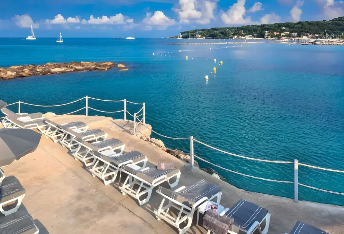 Plaża przy hotelu Hotel Royal Antibes
